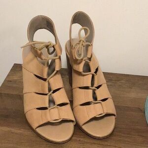 Hinge heels size 6 1/2m